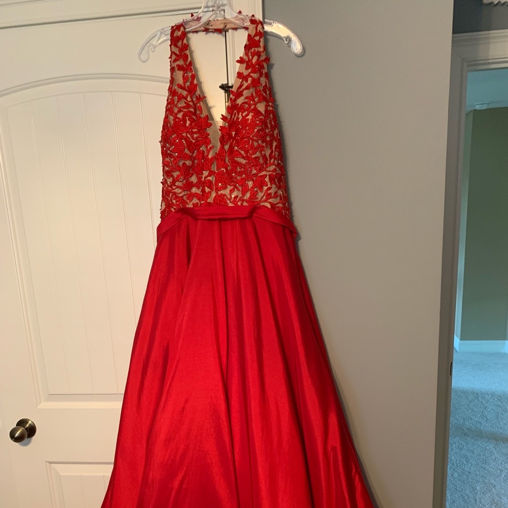 Sherri Hill Prom Dress - Picture 2 of 4